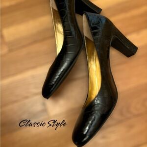 Nine West Croc Embossed Evasor Pumps!